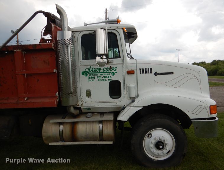 image for item DL8119 1996 International 9200  dump truck