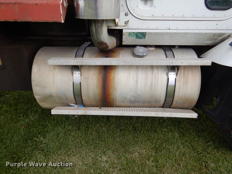 image for item DL8119 1996 International 9200  dump truck