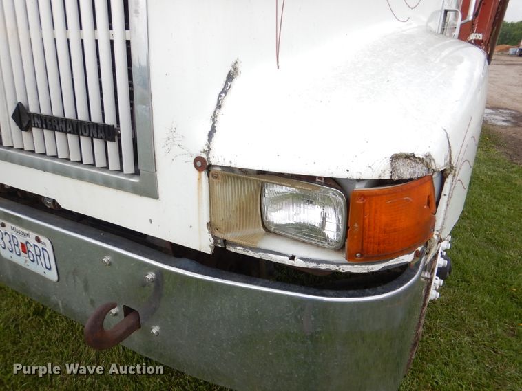 image for item DL8119 1996 International 9200  dump truck