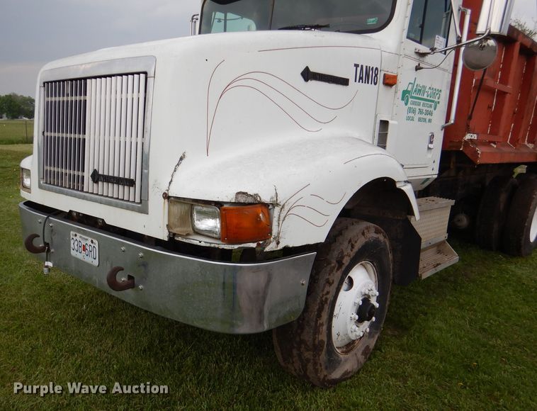 image for item DL8119 1996 International 9200  dump truck