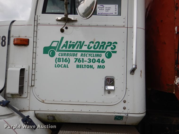 image for item DL8119 1996 International 9200  dump truck