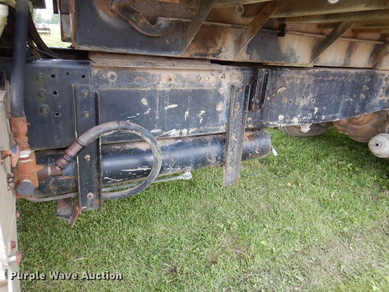 image for item DL8119 1996 International 9200  dump truck