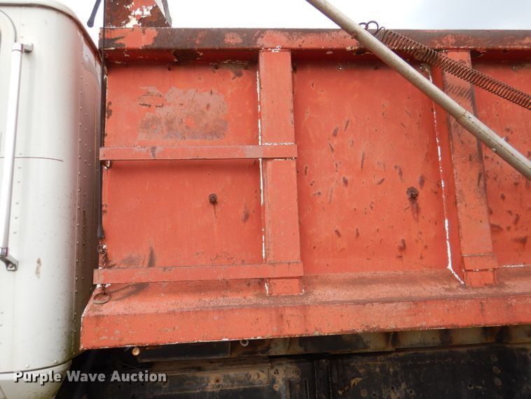 image for item DL8119 1996 International 9200  dump truck