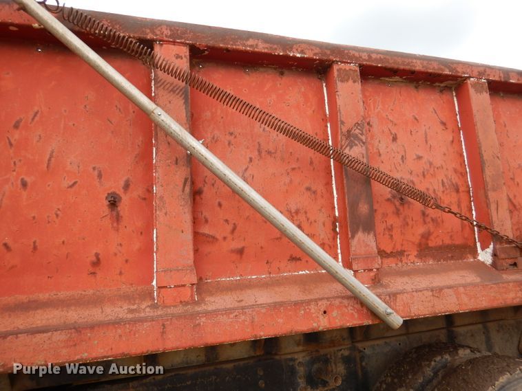 image for item DL8119 1996 International 9200  dump truck