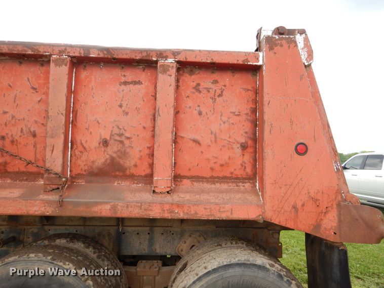 image for item DL8119 1996 International 9200  dump truck