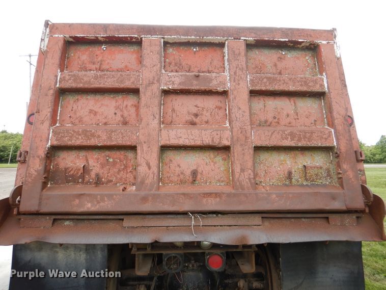 image for item DL8119 1996 International 9200  dump truck