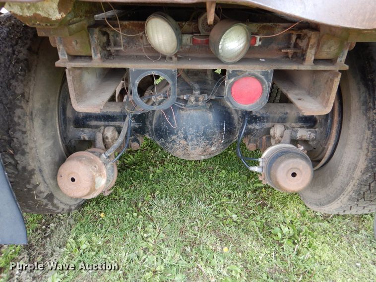 image for item DL8119 1996 International 9200  dump truck