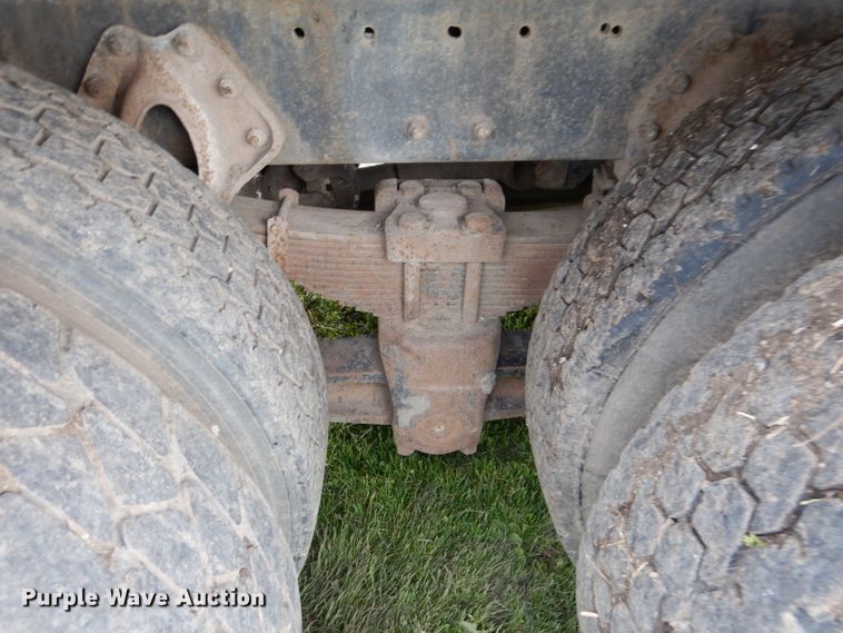 image for item DL8119 1996 International 9200  dump truck