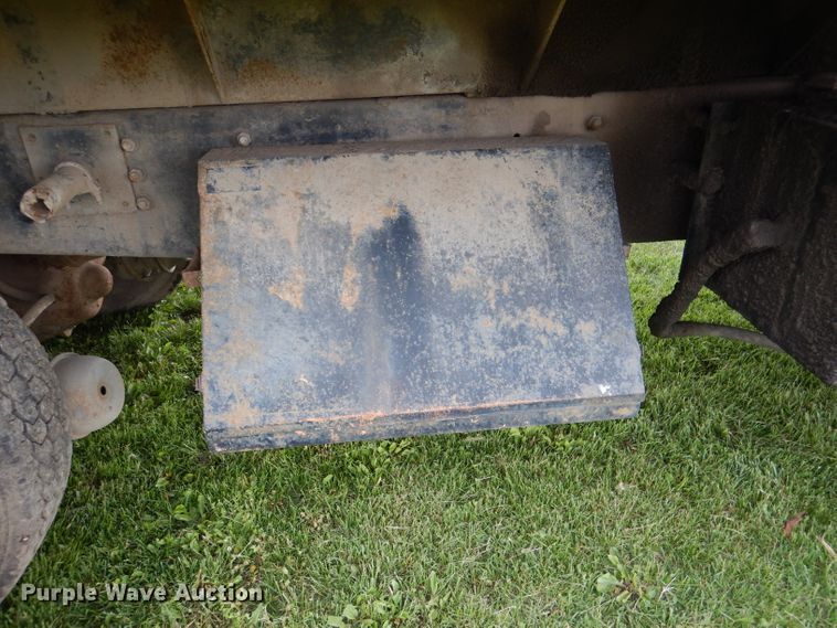 image for item DL8119 1996 International 9200  dump truck