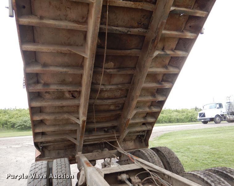 image for item DL8119 1996 International 9200  dump truck