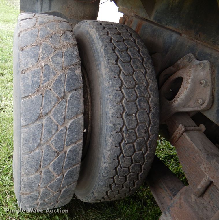 image for item DL8119 1996 International 9200  dump truck