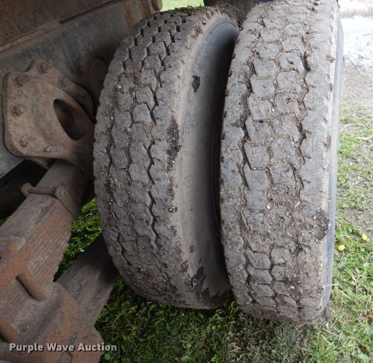 image for item DL8119 1996 International 9200  dump truck