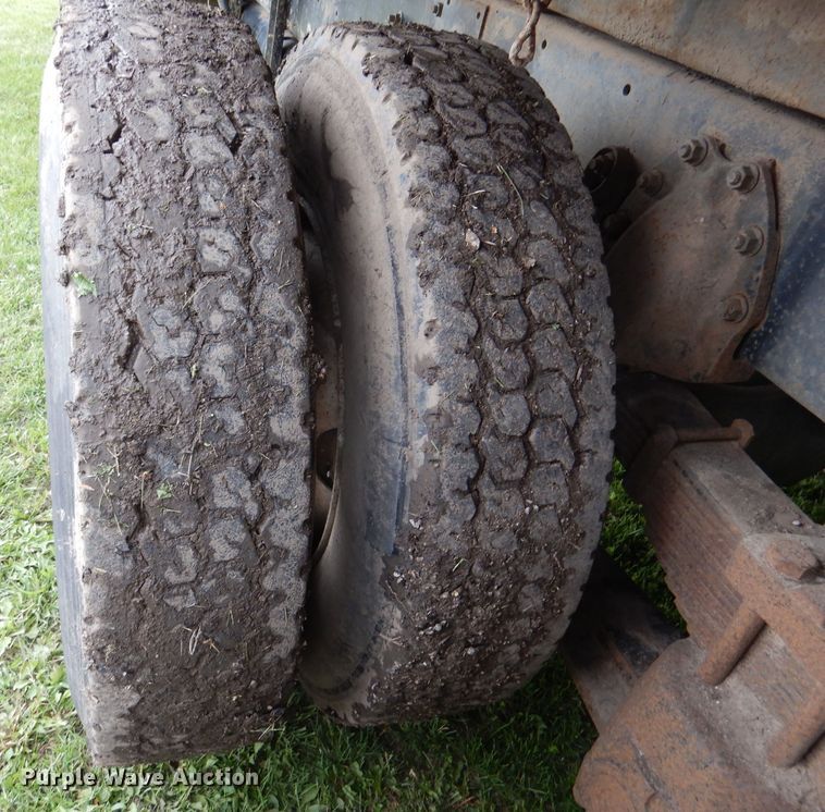 image for item DL8119 1996 International 9200  dump truck