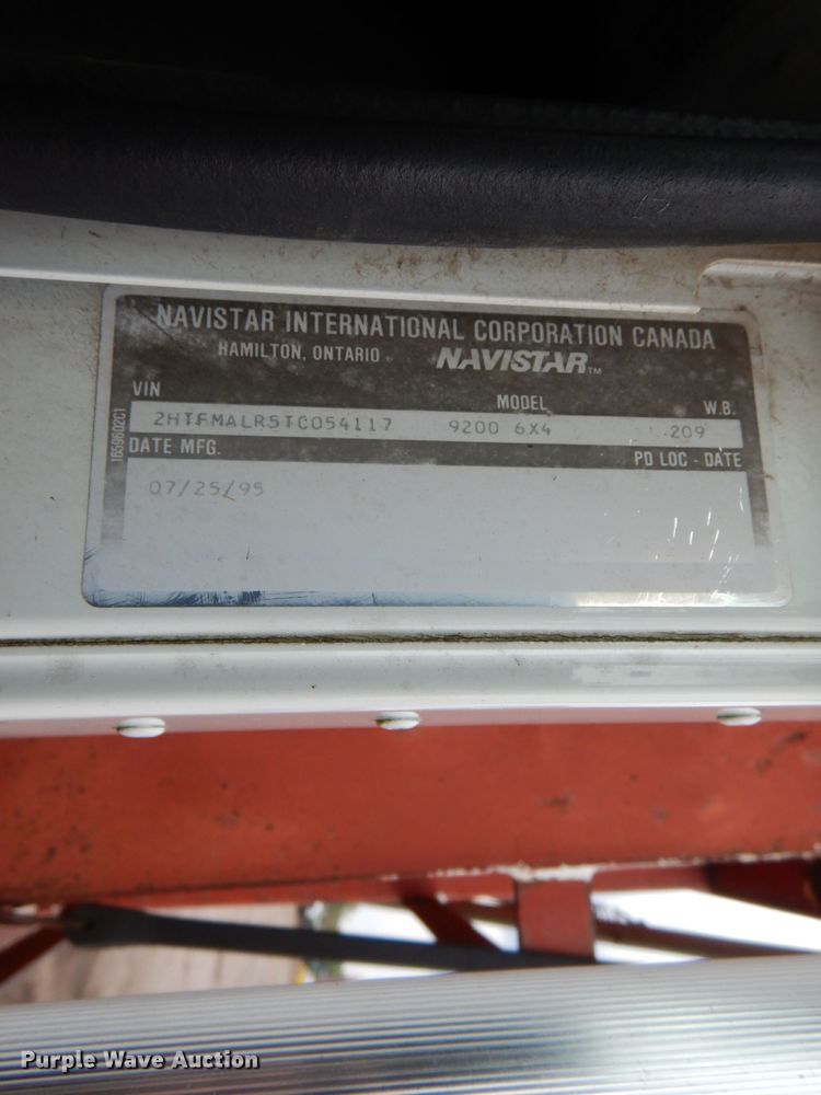 image for item DL8119 1996 International 9200  dump truck