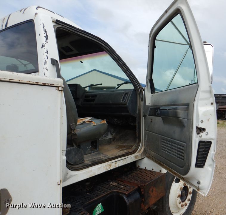 image for item DM0108 1996 GMC TopKick  utility / service truck