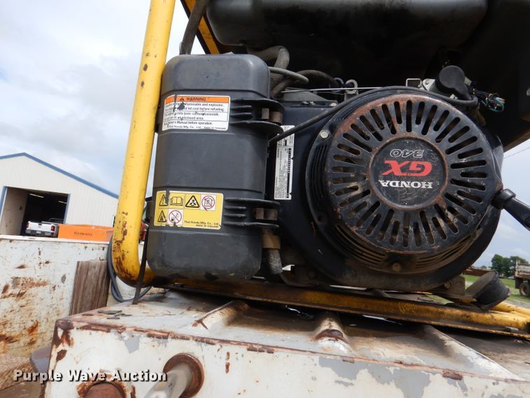 image for item DM0108 1996 GMC TopKick  utility / service truck