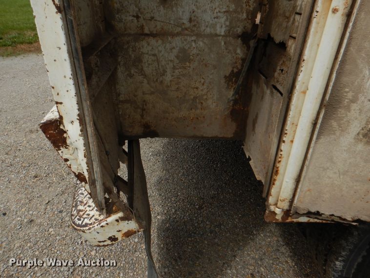 image for item DM0108 1996 GMC TopKick  utility / service truck