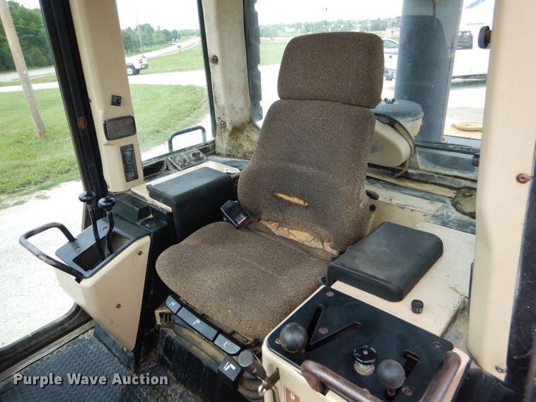 image for item DM0137 1996 Caterpillar 953C  track loader