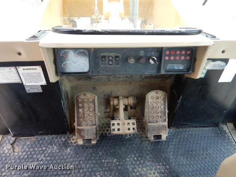 image for item DM0137 1996 Caterpillar 953C  track loader