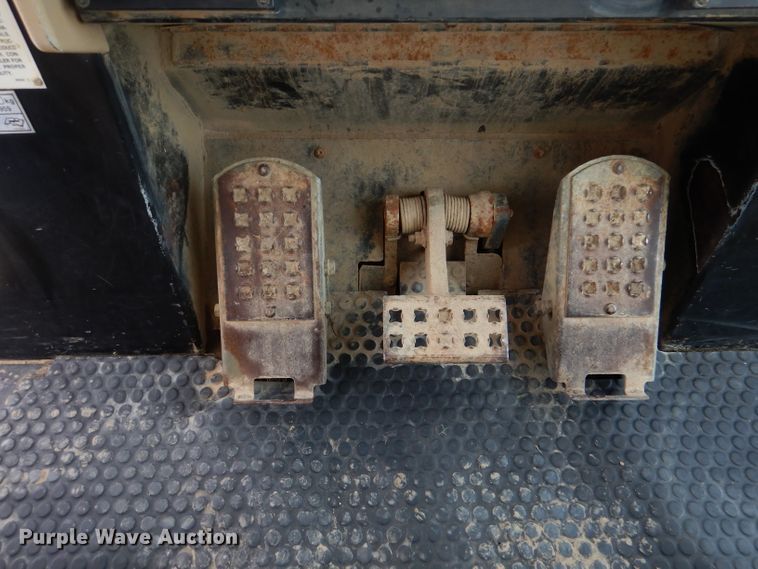 image for item DM0137 1996 Caterpillar 953C  track loader