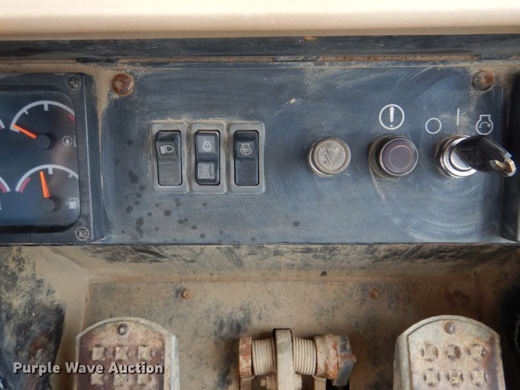 image for item DM0137 1996 Caterpillar 953C  track loader