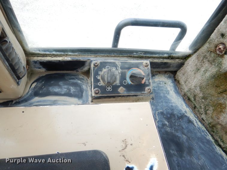 image for item DM0137 1996 Caterpillar 953C  track loader