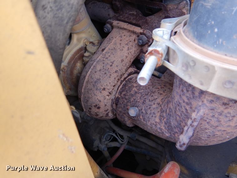 image for item DM0137 1996 Caterpillar 953C  track loader