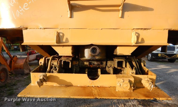 image for item DM2986 1983 Lufkin  end dump trailer