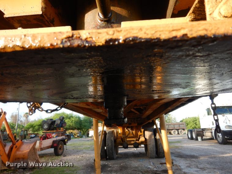 image for item DM2986 1983 Lufkin  end dump trailer