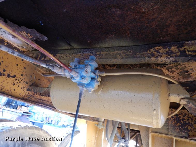 image for item DM2986 1983 Lufkin  end dump trailer