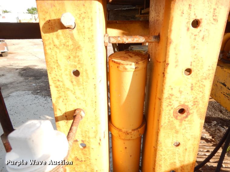 image for item DM2987 1999 Gomaco GT6200  curb machine