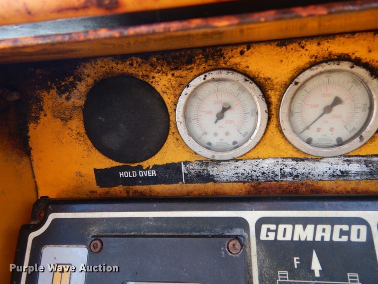 image for item DM2987 1999 Gomaco GT6200  curb machine