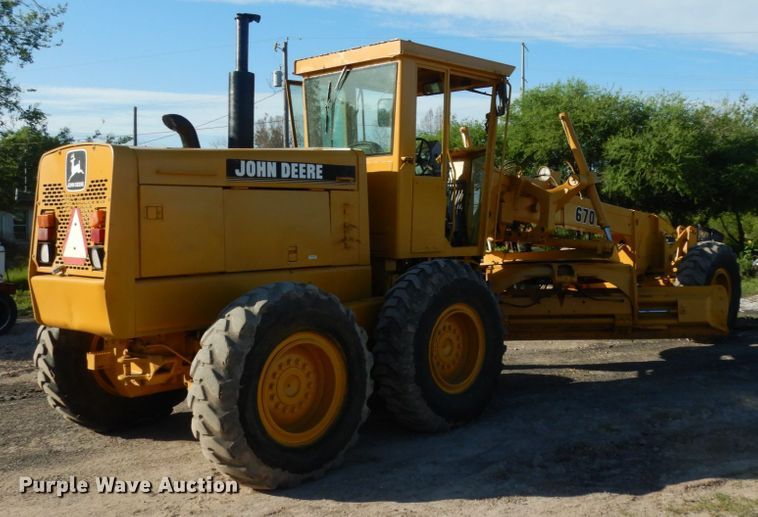image for item DM2988 1990 John Deere 670B  motor grader