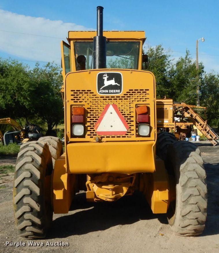 image for item DM2988 1990 John Deere 670B  motor grader