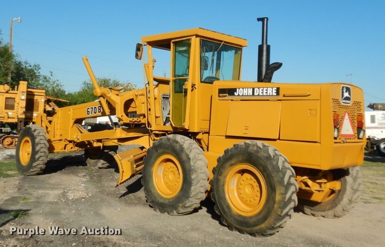 image for item DM2988 1990 John Deere 670B  motor grader