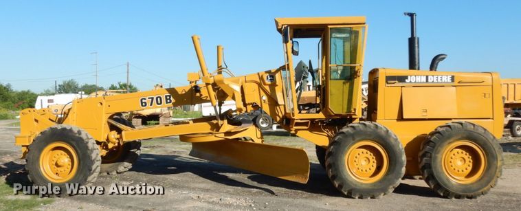 image for item DM2988 1990 John Deere 670B  motor grader