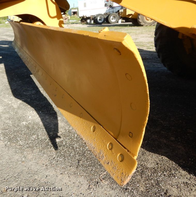 image for item DM2988 1990 John Deere 670B  motor grader