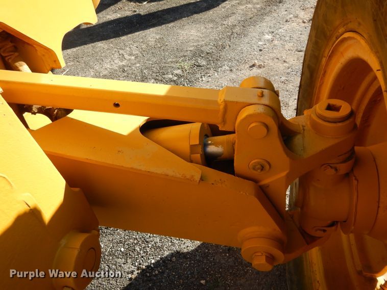 image for item DM2988 1990 John Deere 670B  motor grader