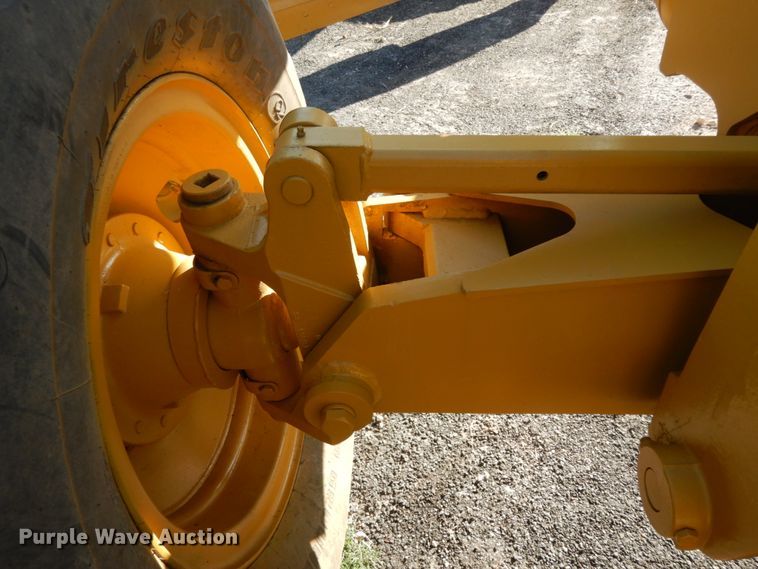 image for item DM2988 1990 John Deere 670B  motor grader