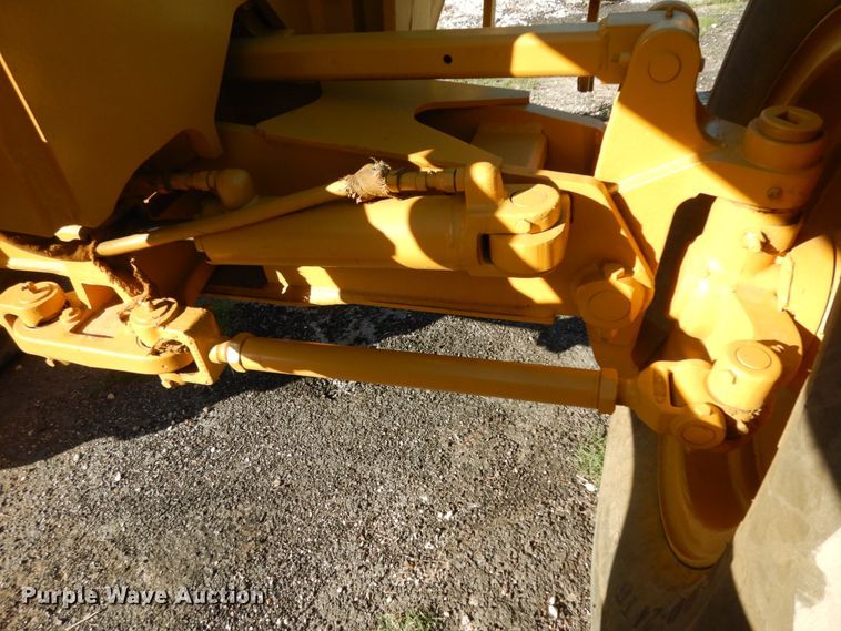 image for item DM2988 1990 John Deere 670B  motor grader