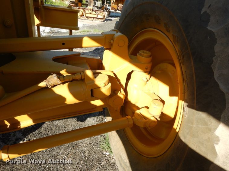 image for item DM2988 1990 John Deere 670B  motor grader