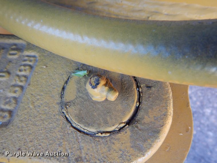 image for item DM2988 1990 John Deere 670B  motor grader