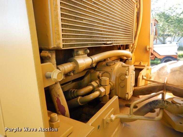 image for item DM2988 1990 John Deere 670B  motor grader