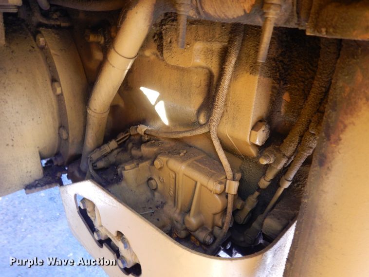 image for item DM2988 1990 John Deere 670B  motor grader