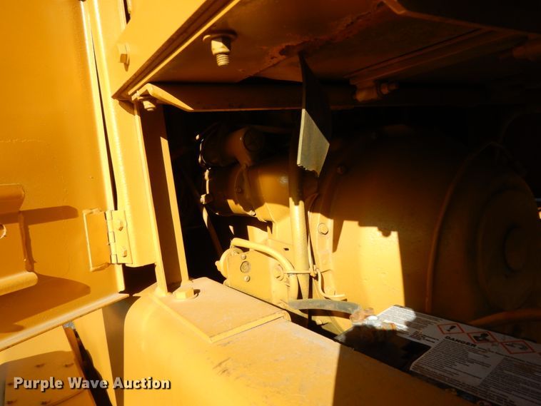 image for item DM2988 1990 John Deere 670B  motor grader