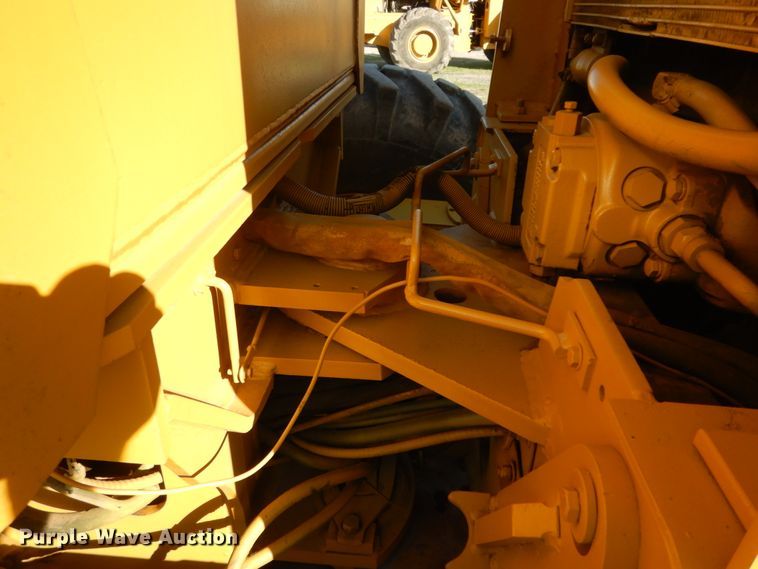 image for item DM2988 1990 John Deere 670B  motor grader