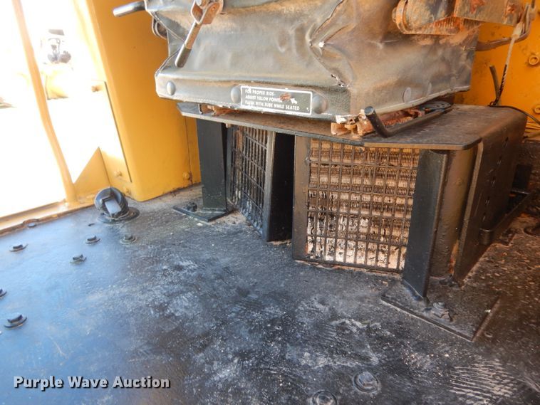 image for item DM2988 1990 John Deere 670B  motor grader