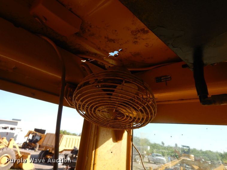 image for item DM2988 1990 John Deere 670B  motor grader