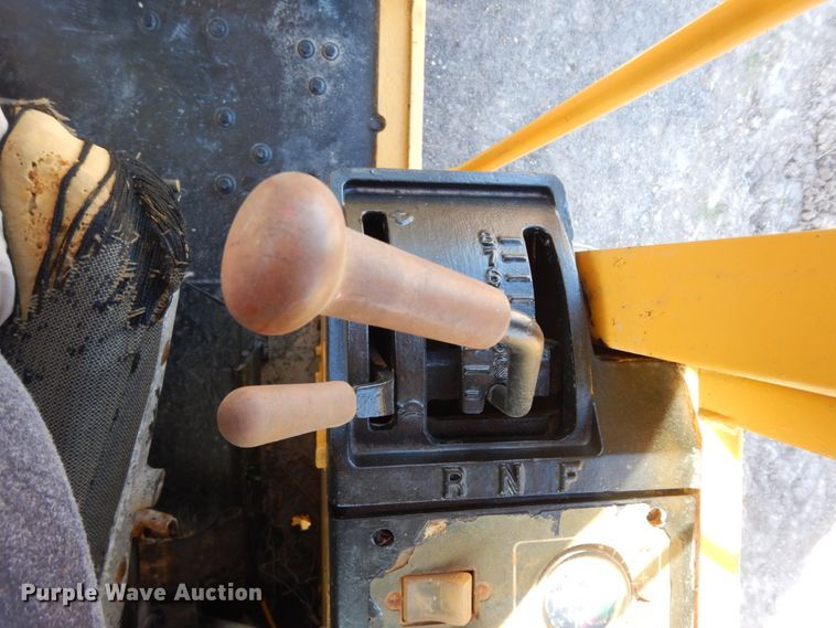 image for item DM2988 1990 John Deere 670B  motor grader