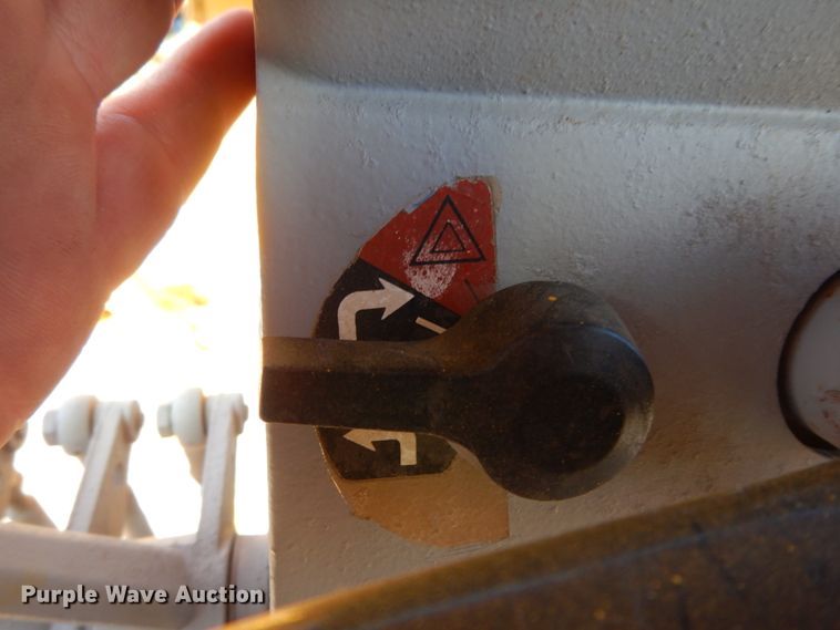 image for item DM2988 1990 John Deere 670B  motor grader